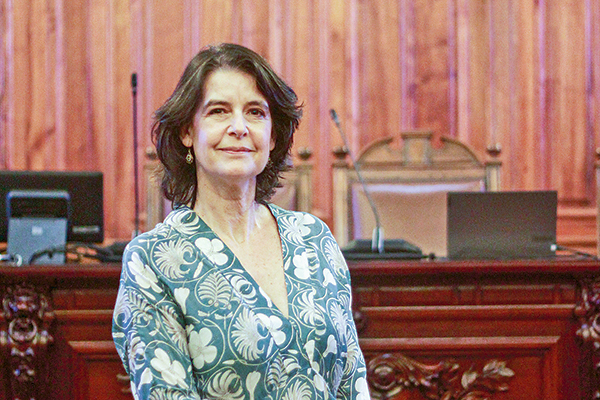 <p>Verónica Undurraga, presidenta de la Comisión Experta: “En este minuto, el derecho de propiedad no corre ningún peligro”</p>