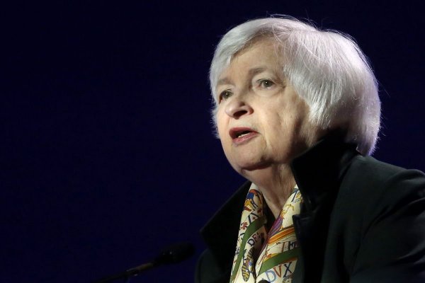 <p>Janet Yellen afirmó que Estados Unidos intervendrá si es necesario para proteger a los bancos más pequeños</p>