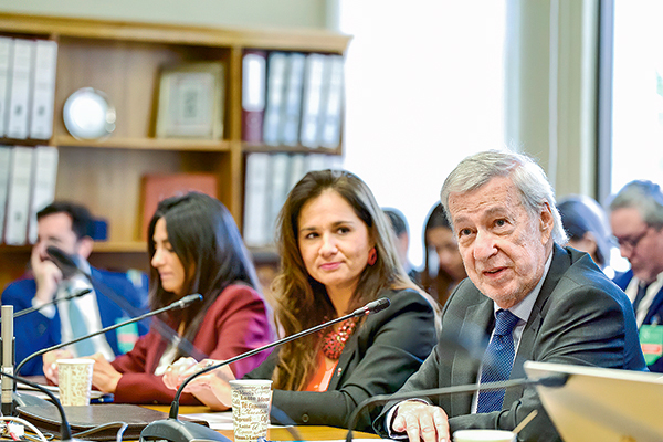 <p>Las subsecretarias Claudia Sanhueza (izq.) y Gloria de la Fuente (al medio) expusieron junto al canciller Van Klaveren.</p>