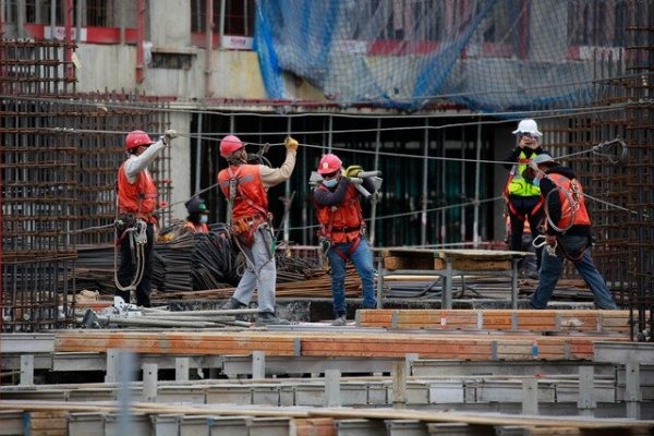 Aumentan actores que ven a Chile salvándose de la recesión este año, aunque el consenso aún es a una caída en el PIB