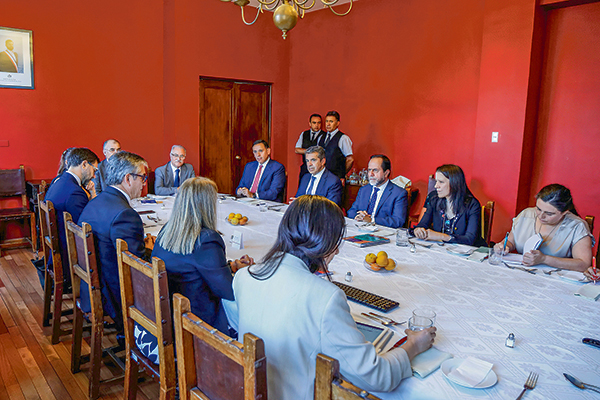 <p>Una nueva jornada de conversaciones hubo entre autoridades y expertos tributarios en Hacienda.</p>