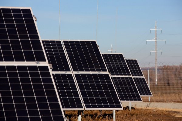 <p>Energía solar: Europa intenta salir de la sombra de China</p>