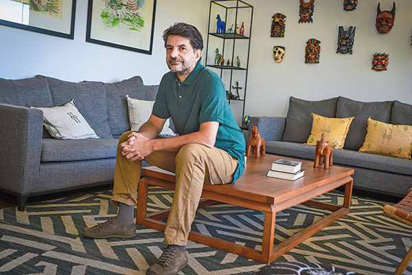Claudio Agostini, académico de la Universidad Adolfo Ibáñez (UAI): “Se puede bajar el tramo exento, subir las tasas personales y bajar el IVA uno o dos puntos”