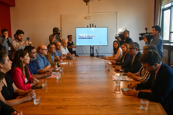 Diálogos tributarios: CUT reitera a Hacienda necesidad de un impuesto a los altos patrimonios y reforzar medidas contra la evasión y la elusión
