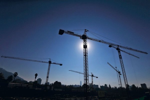 <p>Desistimientos de Inmobiliaria Manquehue suben más de un 50% debido a "restricciones bancarias" e "incertidumbre política"</p>