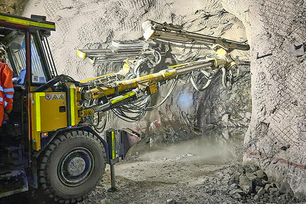 Grupo australiano de mantenimiento industrial y construcción liquida su operación en Chile