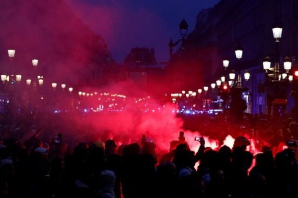 <p>Francia pide a aerolíneas extender reducciones de vuelos hasta el lunes por protestas</p>