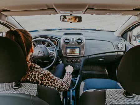 Crece participación de mujeres que trabajan apps de movilidad en la región: Perú y Chile son los que más aumentan