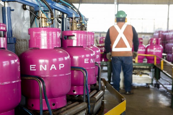 <p>ENAP firma primer contrato con distribuidor minorista para venta regular de Gas de Chile</p>