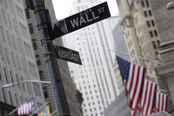 Wall Street cierra mixto en un clima de mayor tranquilidad sobre el sector bancario
