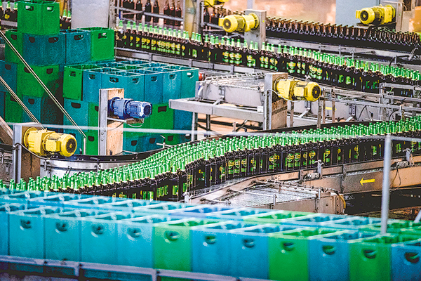 <p>Escala disputa en industria de la cerveza: AB InBev acusa a CCU de infringir acuerdo de 2008 y la lleva al TDLC</p>