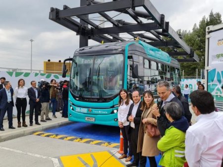 El nuevo bus con hidrógeno verde en Colombia va a reducir 1.083 toneladas de CO2 en ocho años