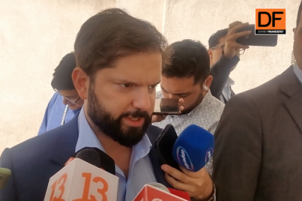 <p>Ahora en DF | Presidente Boric reitera respaldo a Carabineros y evita responder a críticas: "hacer polémica entre políticos, solo dificulta la labor"</p>