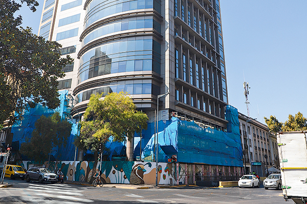 Sede de la Cámara de Comercio de Santiago se blinda por el vandalismo
