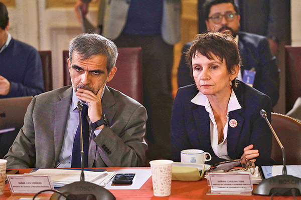 Comisión de Constitución del Senado aprueba en general proyecto de desnotarización de trámites