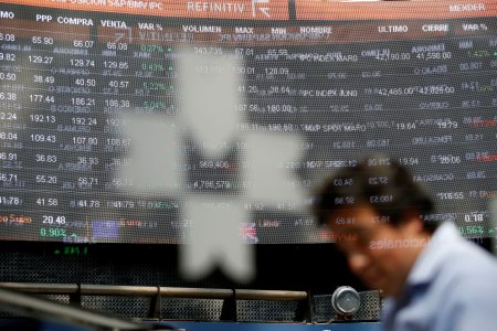 La apuesta por el "nearshoring" en México impulsa acciones de bienes raíces y transporte