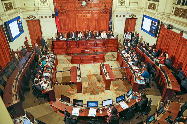 Proceso constitucional: AFP podrían seguir operando, según artículos aprobados por Comisión Experta