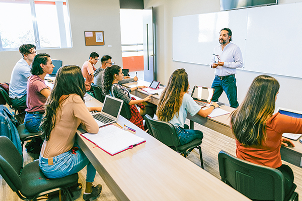 <p>Estudiantes de economía son más sexistas que pares de otras disciplinas y crece sesgo durante su formación</p>