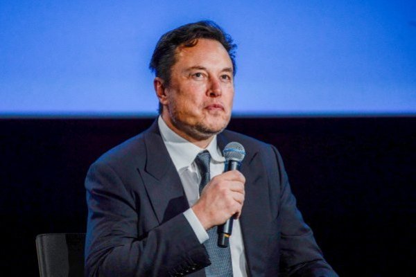 <p>Musk pone un precio de US$ 14 billones por quedarse con combustibles fósiles</p>