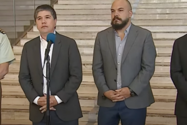 <p>Gobierno acuerda nuevas medidas de seguridad para policías y diez proyectos extras contra la delincuencia</p>