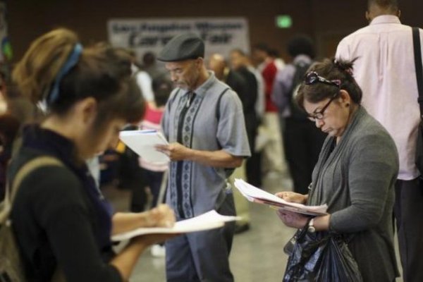 <p>El mercado laboral de EEUU baja una décima y da señales mixtas para la Fed</p>