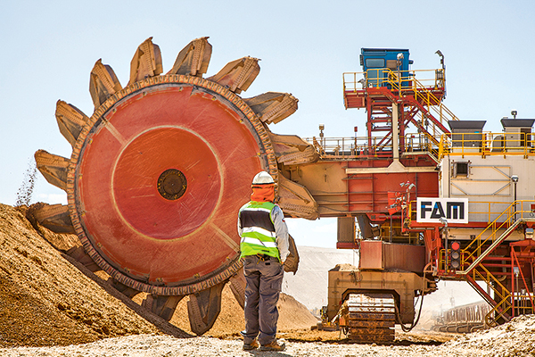 <p>Hacienda expone indicaciones de royalty minero: carga tributaria no superaría el 50%</p>