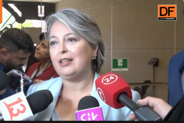 <p>Ahora en DF | Ministra Jara llega a la votación de las 40 horas y se refiere al rechazo de la iniciativa por parte del Partido Republicano</p>