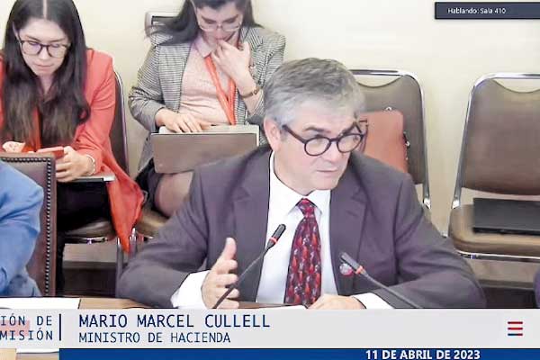 <p>Impuestos verdes: ministro de Hacienda anticipa que proyecto considerará reembolso del tributo al diésel por reducción de emisiones</p>