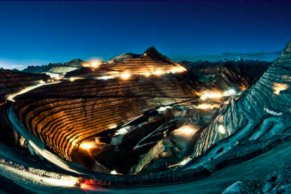 <p>Glencore mejora su oferta para adquirir la minera Teck y agrega un pago en efectivo de hasta US $8.200 millones</p>