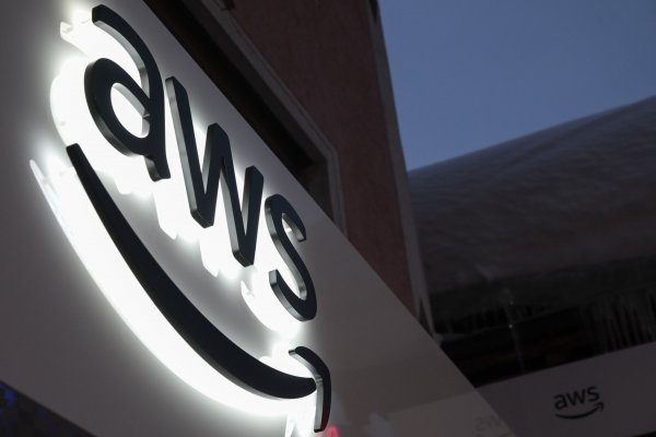 <p>Amazon se une a la carrera de la IA generativa y apunta a los clientes de la nube</p>