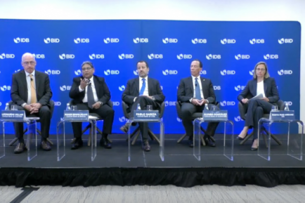 <p>Ahora en DF | Pablo García participa en el encuentro de Bancos Centrales del BID</p>
