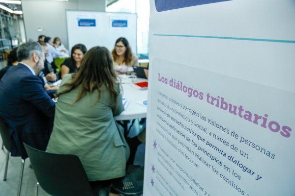 ¿Chile recauda mucho o poco en impuestos? OCDE aborda uno de los principales debates levantados en los diálogos tributarios