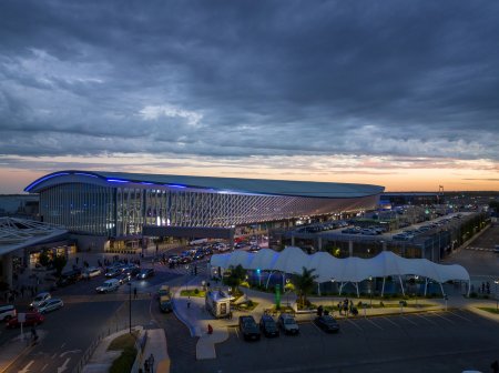Aeropuerto argentino de Ezeiza se renueva con robots y despacho de equipaje desde la vereda