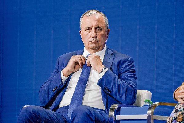 EY corre el riesgo de parálisis y un vacío de poder después del fracaso de su división