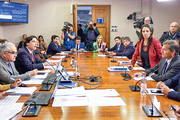 <p>La comisión de Constitución de la Cámara escuchará a distintas autoridades el próximo martes. Foto: Agencia Uno</p>