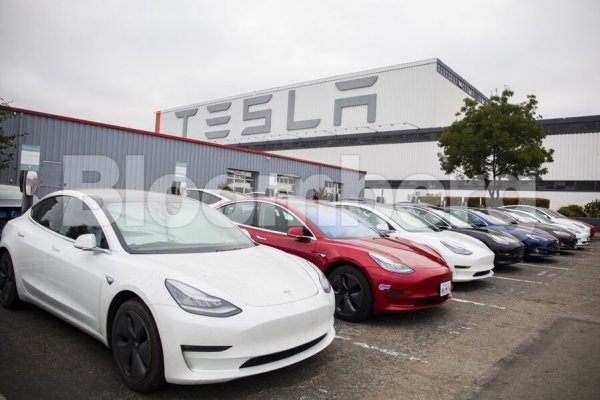 <p>Ganancias de Tesla estuvieron ligeramente por debajo de lo esperado tras una serie de recortes en precios en sus automóviles</p>