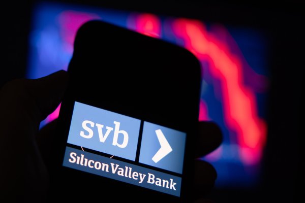 <p>Regulador de EEUU dice que Apps de banca móvil ayudaron a hundir a SVB y son un riesgo para otros bancos</p>