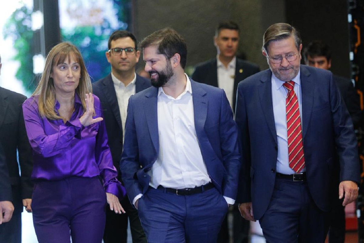 <p>“Unir a la gente del país que ama”, el mensaje de Karen Thal que sacó aplausos en Enade</p>