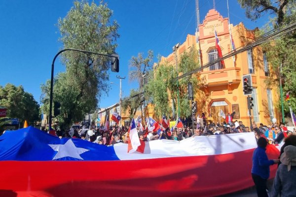 Paro en Calama en demanda de mayor seguridad provoca bloqueos en accesos del aeropuerto y faenas de Codelco