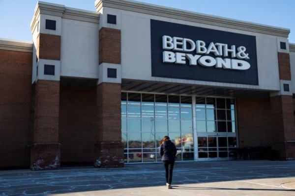 Bed Bath & Beyond se declara en bancarrota con plan para cerrar tiendas