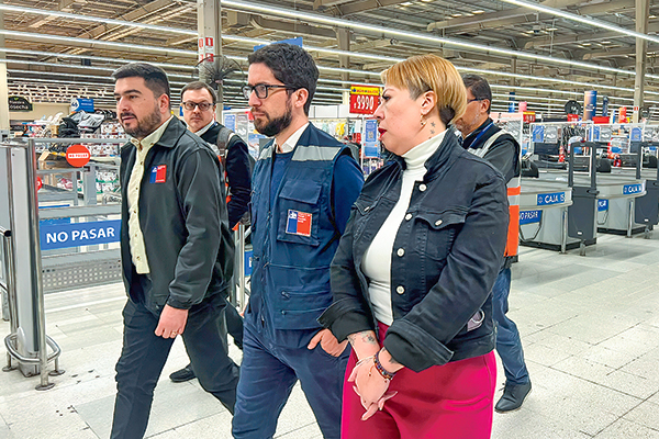 <p>Contratos multifuncionales: Dirección del Trabajo fiscalizará 114 establecimientos de Walmart</p>