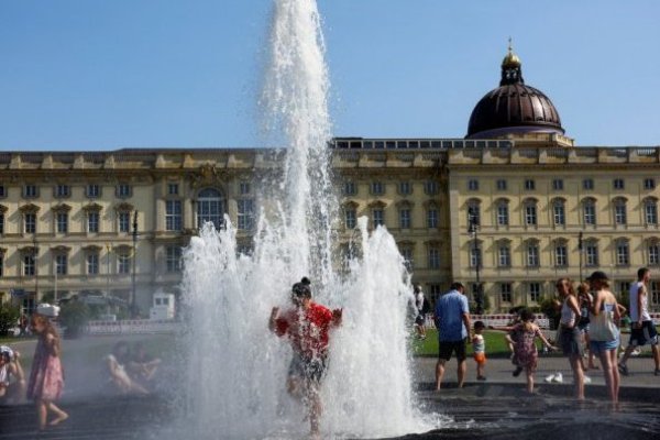 <p>Se prevé que las temperaturas estén por encima de 30-32 grados en buena parte del país e incluso los 40 grados en el sur de la Península, en Andalucía este viernes.. </p>