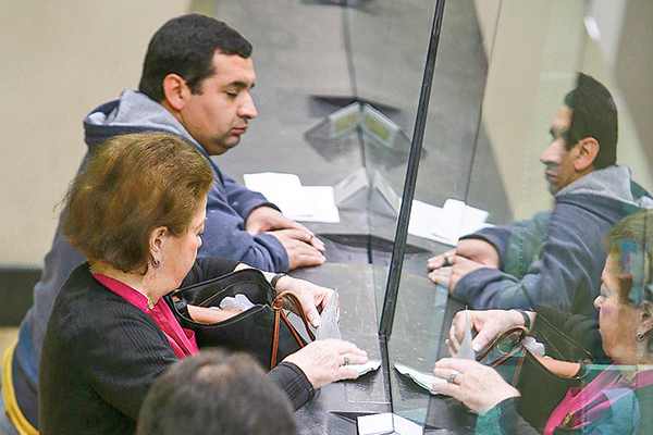 Cuentas vistas y corrientes: el nuevo campo de batalla de la banca para captar clientes