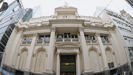 Argentina sube tasa referencial en 1.000 puntos hasta 91% anual