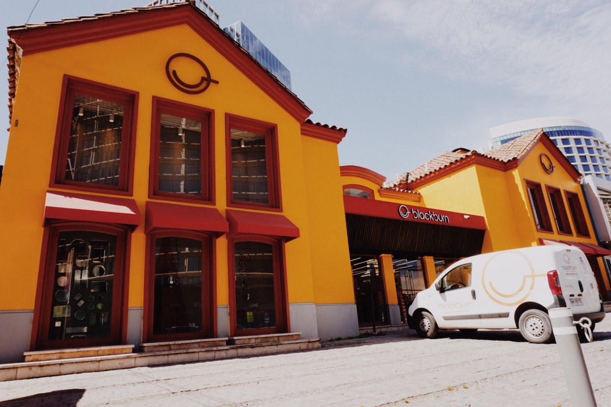 <p>Tienda de Verónica Blackburn en Vitacura cierra sus puertas</p>