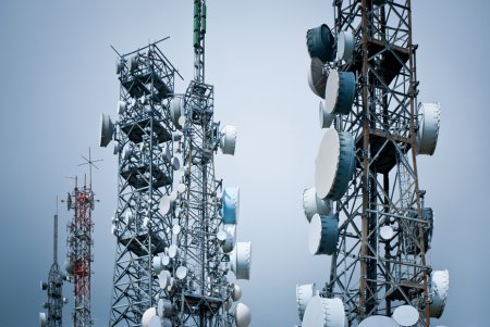 Entel, Bitel, Movistar y Claro precalifican en licitación para banda 4G en Perú