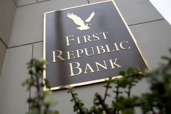 Regulador estadounidense pide a bancos como JPMorgan y PNC que presenten ofertas por First Republic