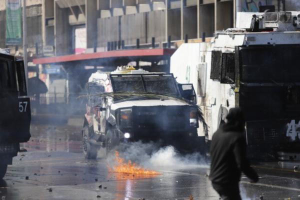 <p>Día del Trabajador: ocho detenidos por incidentes y saqueos en marcha alternativa en Alameda</p>