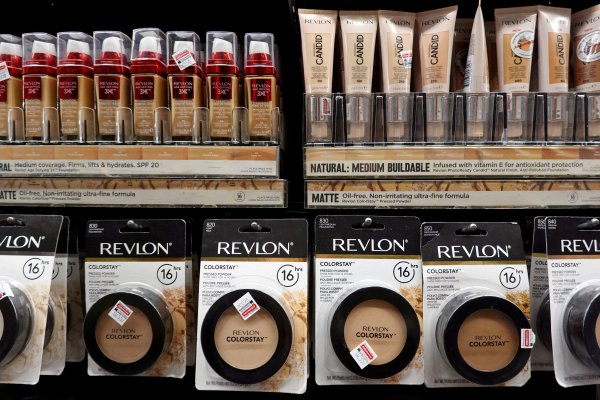 Tradicional fabricante de cosméticos Revlon sale de la quiebra tras ser adquirida por acreedores