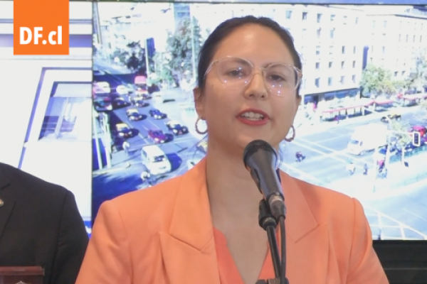<p>Ahora en DF | Alcaldesa de Santiago entrega voluntariamente su teléfono y cuentas bancarias en caso Sierra Bella</p>